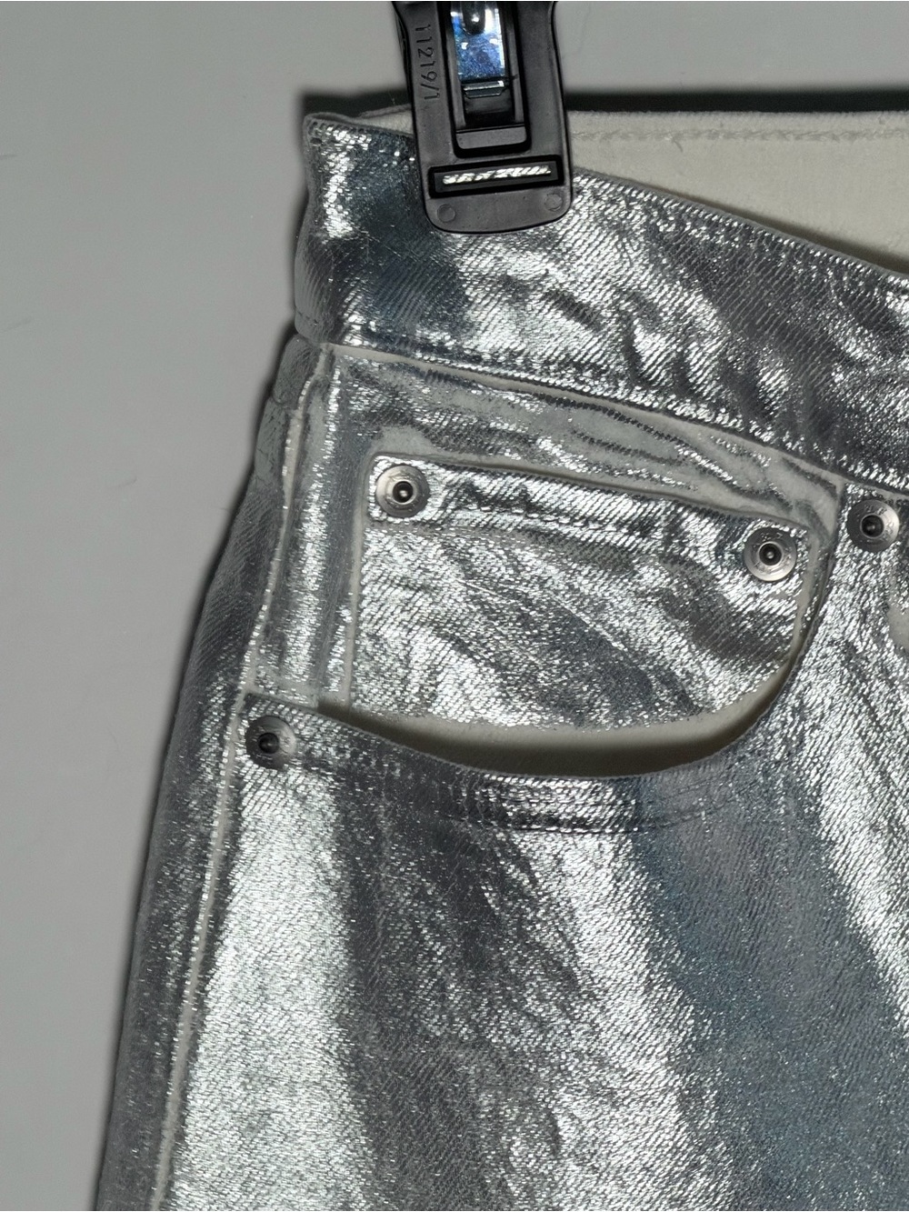 NWT Abercrombie & Fitch The 90s Relaxed High Rise Jean Metallic Silver Size 25 0 - Picture 5 of 10